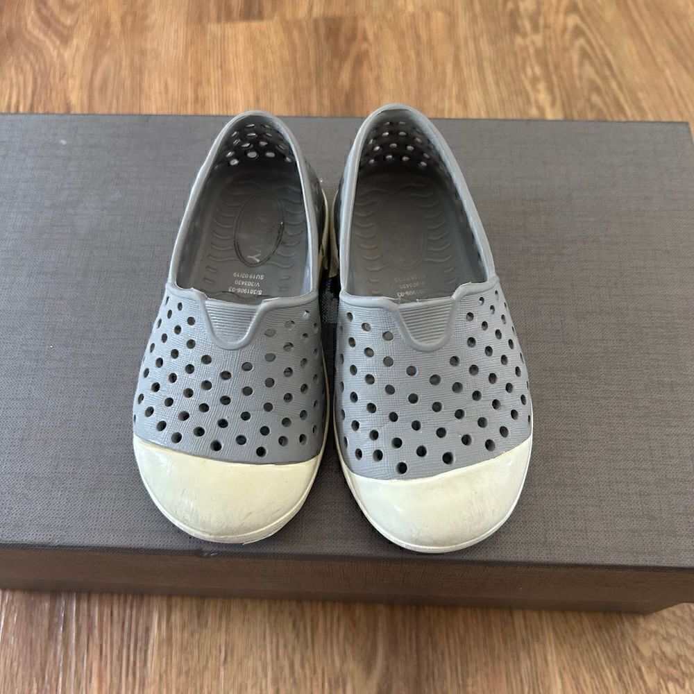 Old Navy gray slip on shoes kids 6 toddler